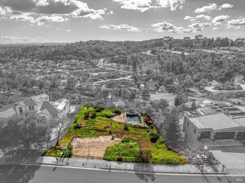 3648 Crown Hill Dr, Santa Rosa, CA 95404