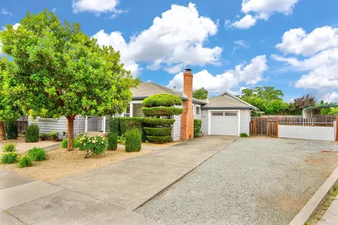 233 Dechene Ave, Sonoma, CA 95476