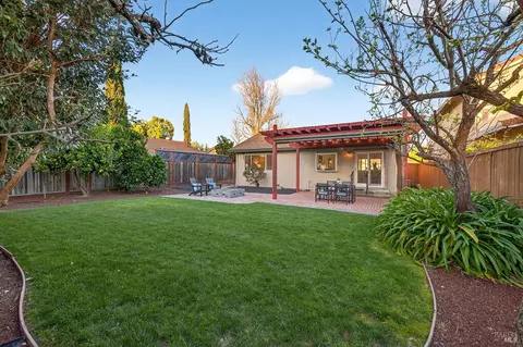 Exterior - 1056 Esparto Ct, Windsor, CA 95492 photo 9 of 16
