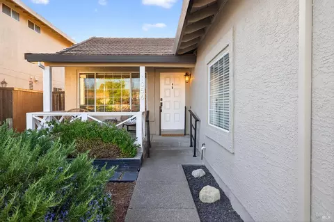 Exterior - 1056 Esparto Ct, Windsor, CA 95492 photo 6 of 16