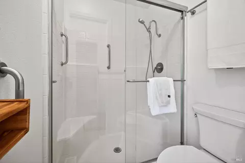 Bath - 1056 Esparto Ct, Windsor, CA 95492 photo 5 of 5