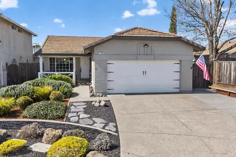 1056 Esparto Ct, Windsor, CA 95492