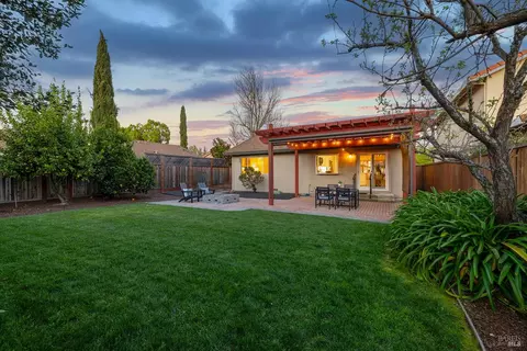 Exterior - 1056 Esparto Ct, Windsor, CA 95492 photo 14 of 16