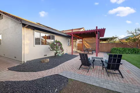 Exterior - 1056 Esparto Ct, Windsor, CA 95492 photo 11 of 16