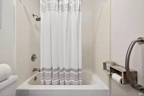 Bath - 1056 Esparto Ct, Windsor, CA 95492 photo 2 of 5