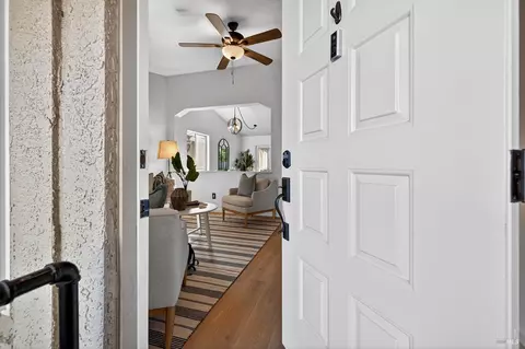 Entry Way - 1056 Esparto Ct, Windsor, CA 95492 photo 1 of 3