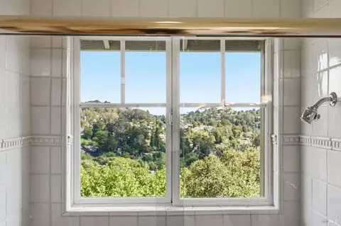 Bath - 711 Forest Way, Mill Valley, CA 94941 photo 2 of 3