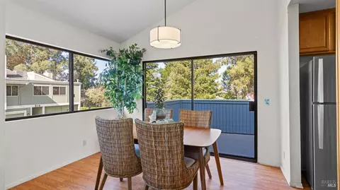 Dining - 215 Apollo #1, Hercules, CA 94547 photo 1 of 2