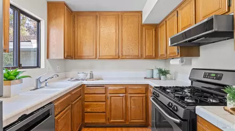 Kitchen - 215 Apollo #1, Hercules, CA 94547 photo 2 of 4