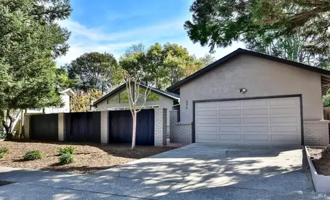 572 Este Madera Dr, Sonoma, CA 95476
