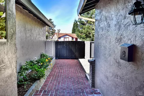 572 Este Madera Dr, Sonoma, CA 95476 photo 23