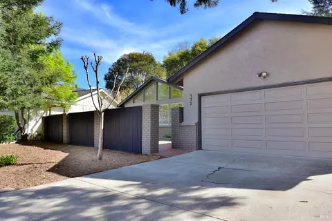 572 Este Madera Dr, Sonoma, CA 95476 photo 2