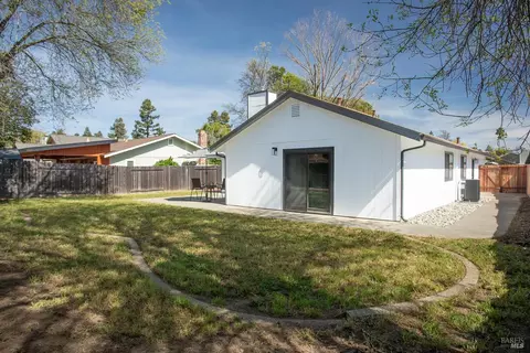 Exterior - 1135 Dawson Dr, Dixon, CA 95620 photo 6 of 7