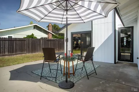 Exterior - 1135 Dawson Dr, Dixon, CA 95620 photo 4 of 7