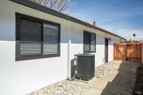 Exterior - 1135 Dawson Dr, Dixon, CA 95620 photo 7 of 7