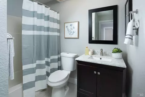 Bath - 1135 Dawson Dr, Dixon, CA 95620 photo 1 of 4