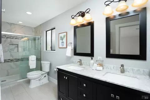 Bath - 1135 Dawson Dr, Dixon, CA 95620 photo 3 of 4