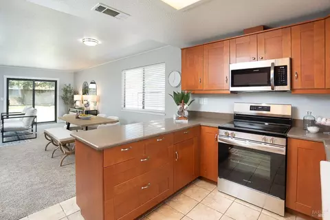 Kitchen - 1135 Dawson Dr, Dixon, CA 95620 photo 4 of 5