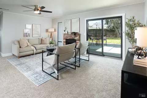 Living - 1135 Dawson Dr, Dixon, CA 95620 photo 2 of 4
