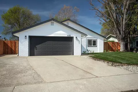 Exterior - 1135 Dawson Dr, Dixon, CA 95620 photo 2 of 7