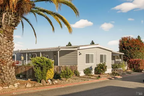 63 Hacienda Dr, Napa, CA 94558