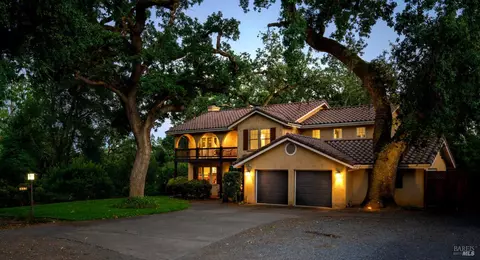 857 Wildwood Trl, Santa Rosa, CA 95409