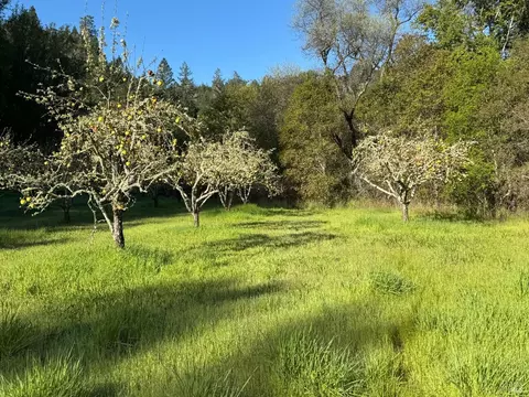 2660 Wallace Creek Rd, Healdsburg, CA 95448
