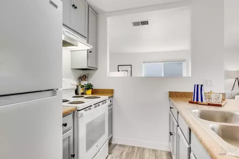 Kitchen - 1900 Alice Dr, Vallejo, CA 94589 photo 4 of 6
