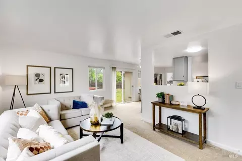 Living - 1900 Alice Dr, Vallejo, CA 94589 photo 4 of 7
