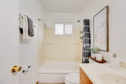 Bath - 1900 Alice Dr, Vallejo, CA 94589 photo 2 of 6