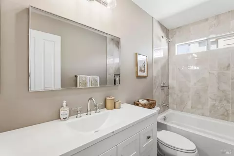 Bath - 1193 Brighton View Cir, Petaluma, CA 94952 photo 3 of 4
