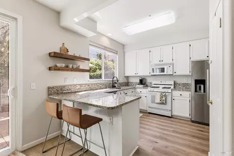 Kitchen - 1193 Brighton View Cir, Petaluma, CA 94952 photo 2 of 5