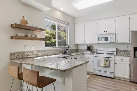 Kitchen - 1193 Brighton View Cir, Petaluma, CA 94952 photo 3 of 5