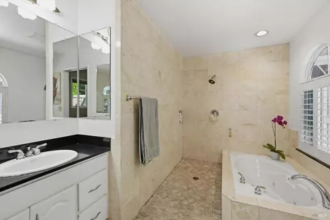 Bath - 4320 Roblar Rd, Petaluma, CA 94952 photo 2 of 2