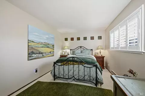 Bedroom - 4320 Roblar Rd, Petaluma, CA 94952 photo 3 of 5