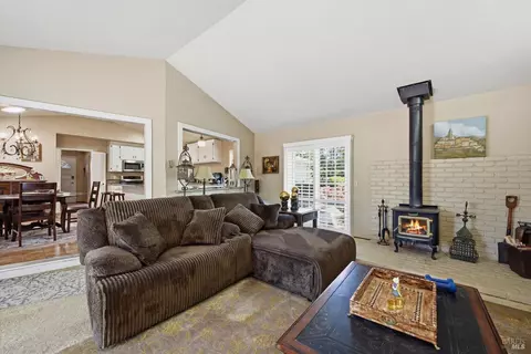 Living - 4320 Roblar Rd, Petaluma, CA 94952 photo 3 of 8