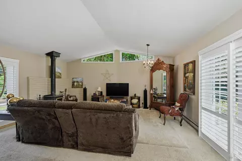 Living - 4320 Roblar Rd, Petaluma, CA 94952 photo 2 of 8