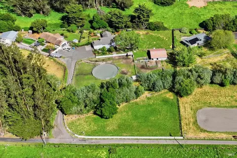 4320 Roblar Rd, Petaluma, CA 94952