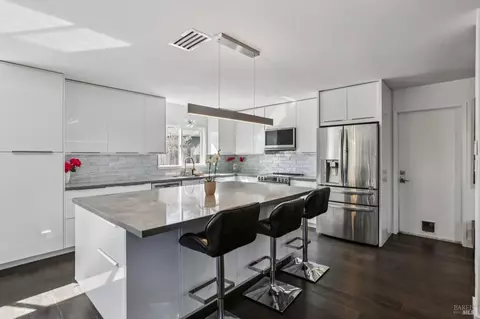 212 Eaton Ct, Benicia, CA 94510