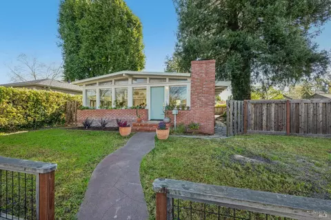 1944 Grosse Ave, Santa Rosa, CA 95404