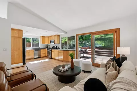 34 Plata Ct, Novato, CA 94947