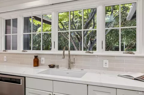 Kitchen - 14 Sylvan Ln, Ross, CA 94957 photo 4 of 6