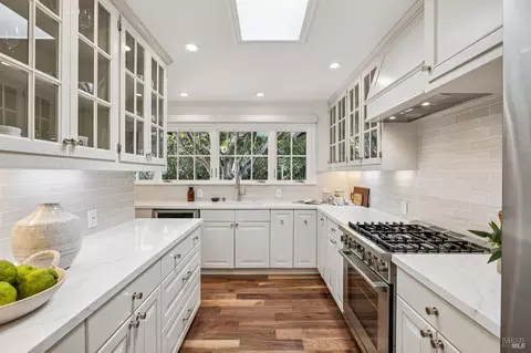 Kitchen - 14 Sylvan Ln, Ross, CA 94957 photo 2 of 6