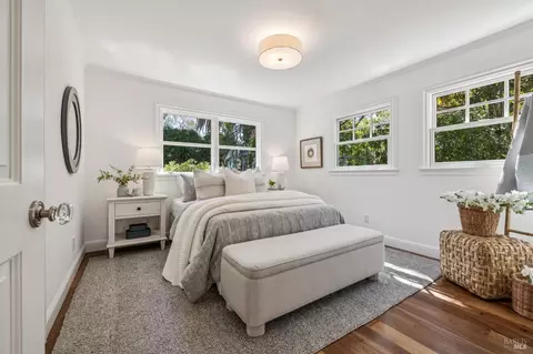 Bedroom - 14 Sylvan Ln, Ross, CA 94957 photo 3 of 6