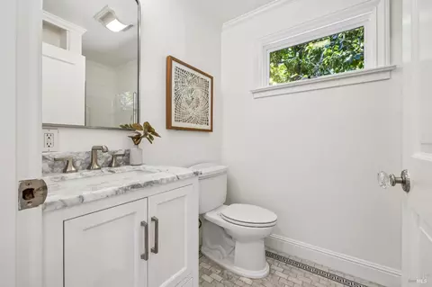 Bath - 14 Sylvan Ln, Ross, CA 94957 photo 5 of 5