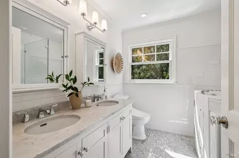 Bath - 14 Sylvan Ln, Ross, CA 94957 photo 4 of 5