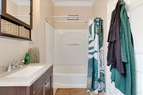 Bath - 1208 Florida St, Vallejo, CA 94590 photo 2 of 4