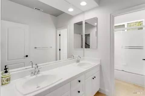 Bath - 5229 Sunridge Dr, Fairfield, CA 94534 photo 6 of 7