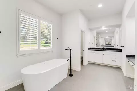 Bath - 5229 Sunridge Dr, Fairfield, CA 94534 photo 4 of 7