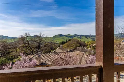 Exterior - 5229 Sunridge Dr, Fairfield, CA 94534 photo 4 of 13